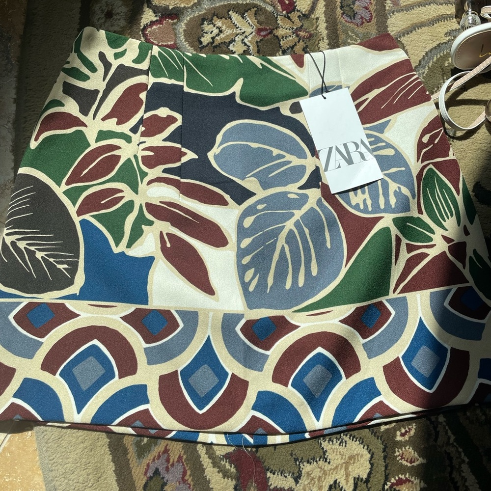 Zara tropical vacation print skirt
#vacation #tropical #normcore